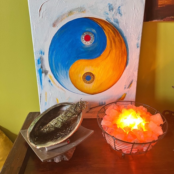 Yin-yang Adorn with 26 Swarovski Crystal stones. - Picture 5 of 6